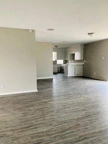 7 Richards Courts, La Marque, TX 77568