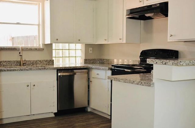 7 Richards Courts, La Marque, TX 77568