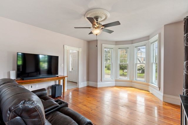 727 Andover, Lowell, MA 01852