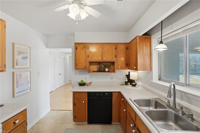 3725 Historyland DR, Virginia Beach, VA 23452