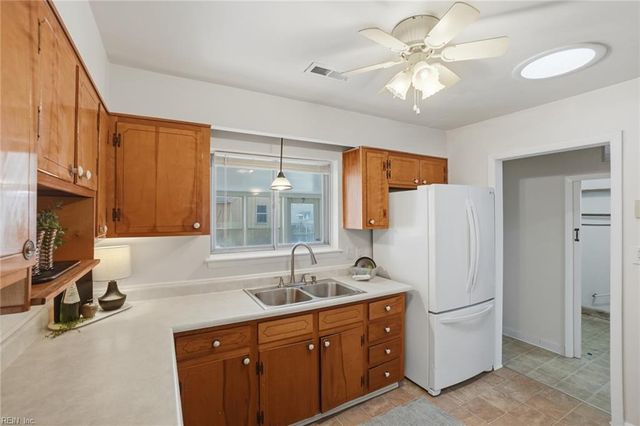 3725 Historyland DR, Virginia Beach, VA 23452