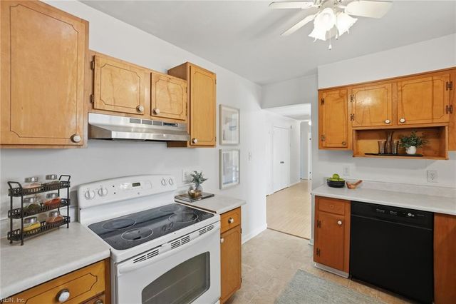 3725 Historyland DR, Virginia Beach, VA 23452