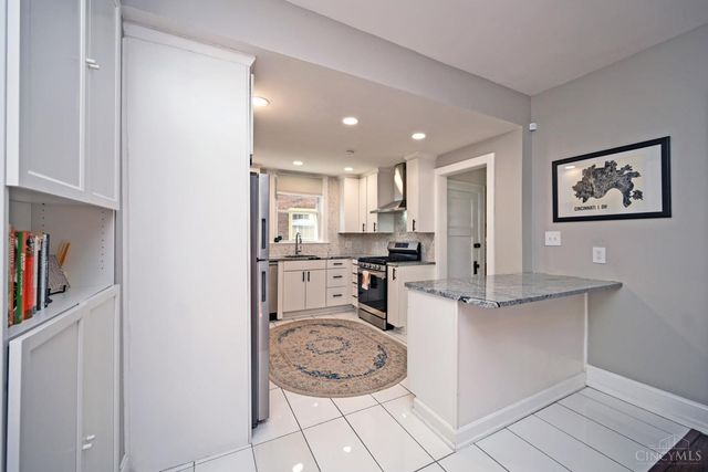 2208 St James Avenue, Cincinnati, OH 45206