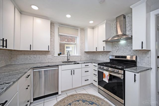 2208 St James Avenue, Cincinnati, OH 45206