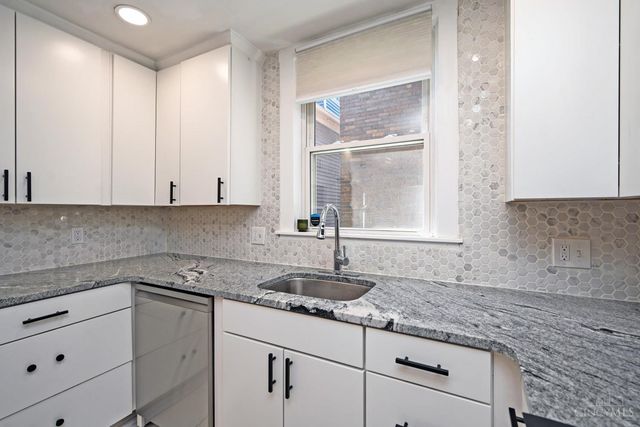 2208 St James Avenue, Cincinnati, OH 45206