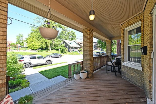 2208 St James Avenue, Cincinnati, OH 45206