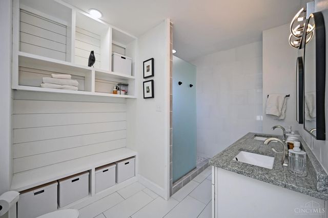 2208 St James Avenue, Cincinnati, OH 45206