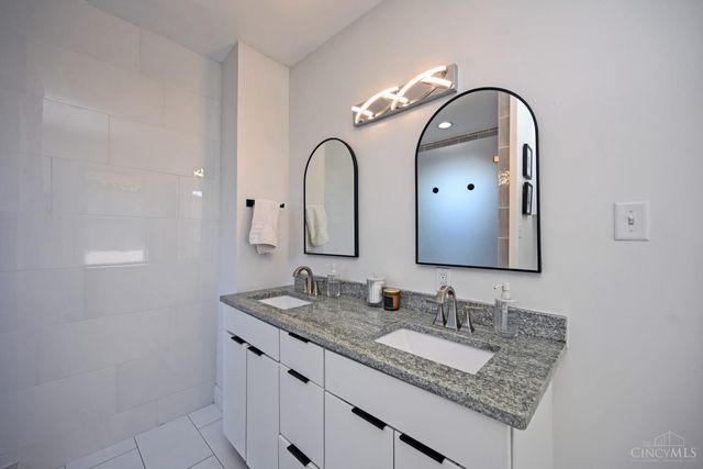 2208 St James Avenue, Cincinnati, OH 45206