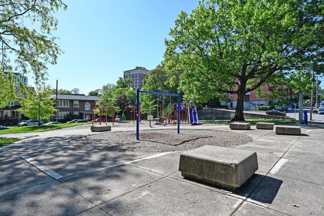 2208 St James Avenue, Cincinnati, OH 45206