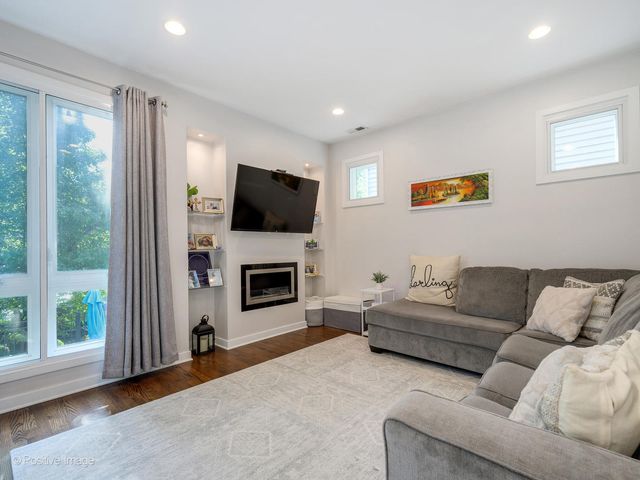 2139 N BINGHAM Street, Chicago, IL 60647