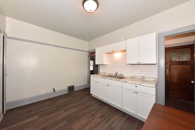2805 N 44th STREET, Milwaukee, WI 53210