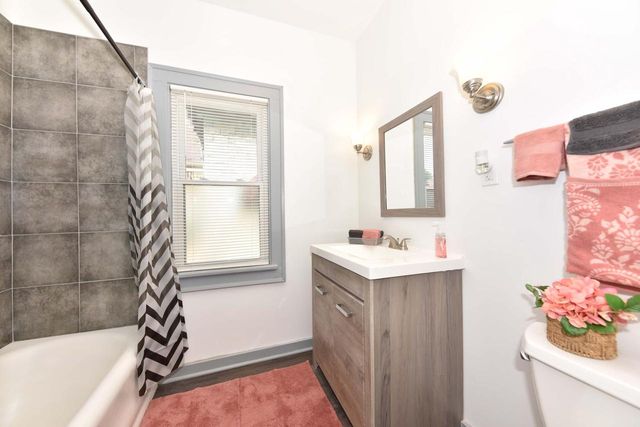 2805 N 44th STREET, Milwaukee, WI 53210