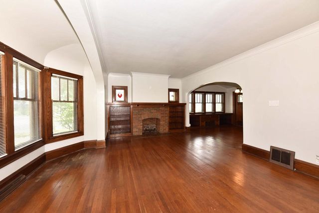 2805 N 44th STREET, Milwaukee, WI 53210