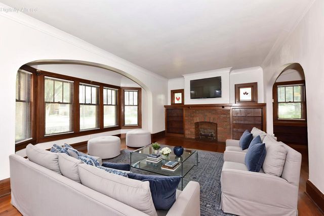 2805 N 44th STREET, Milwaukee, WI 53210