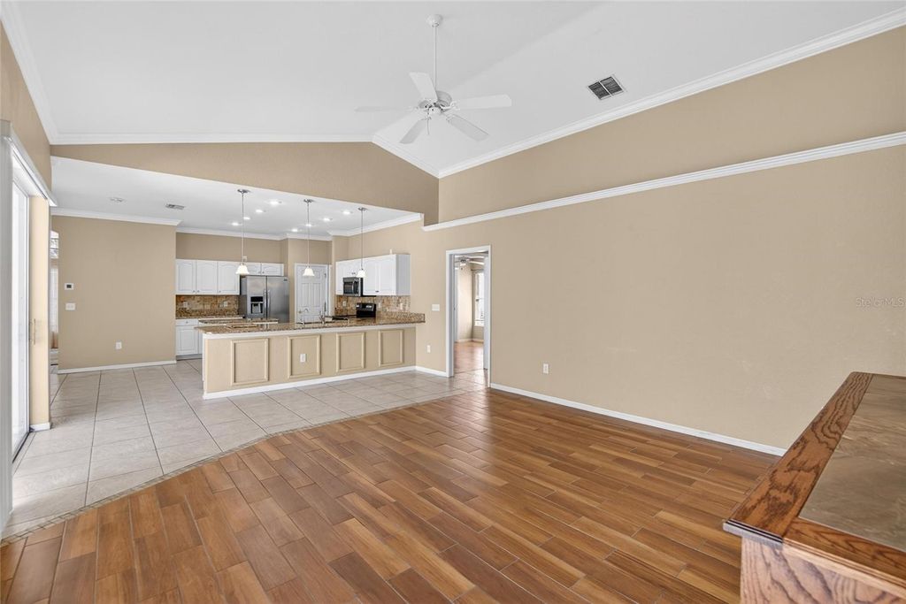 Image 8 of property listing at 3303 CUMMINGS PLACE, Plant City, FL 33566