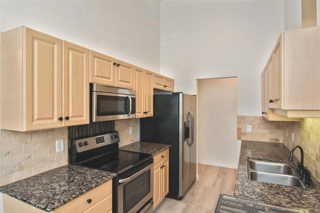 903 CASA DEL LAGO WAY 903, Venice, FL 34292