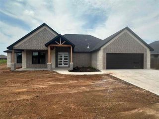 418 NW Creekside Drive, Cache, OK 73527