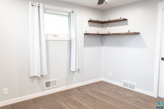 921 S Conklin Ave Avenue, Sioux Falls, SD 57103