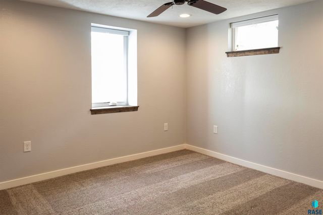 921 S Conklin Ave Avenue, Sioux Falls, SD 57103