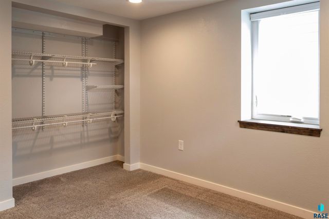 921 S Conklin Ave Avenue, Sioux Falls, SD 57103