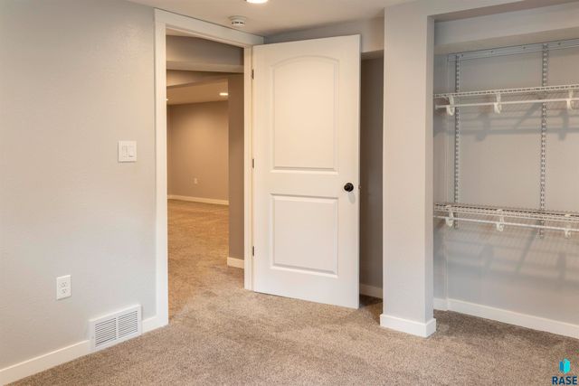 921 S Conklin Ave Avenue, Sioux Falls, SD 57103
