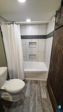 921 S Conklin Ave Avenue, Sioux Falls, SD 57103