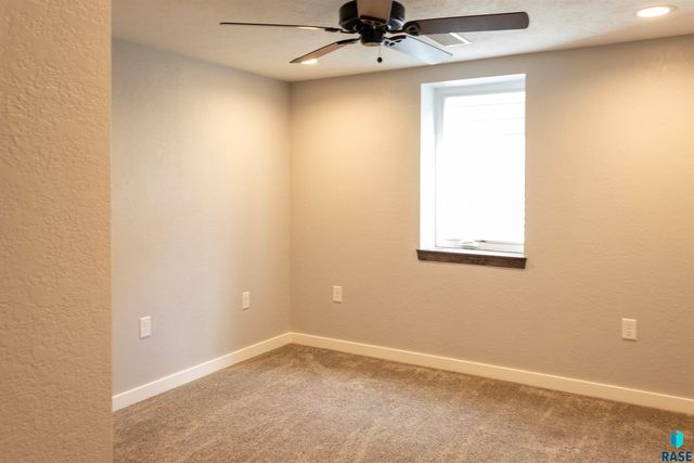 921 S Conklin Ave Avenue, Sioux Falls, SD 57103