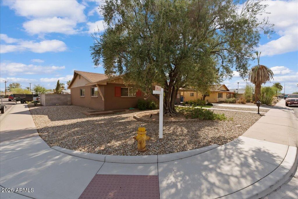 2301 W SAINT JOHN Road, Phoenix, AZ 85023 — photo 2
