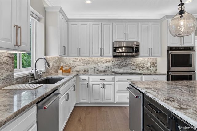 6828 Merrick Drive, Troy, MI 48098