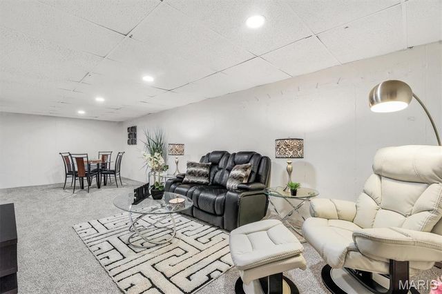 10 Garnier Court, Florissant, MO 63031