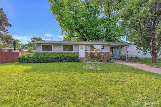 10 Garnier Court, Florissant, MO 63031
