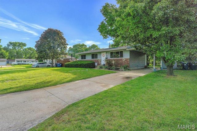 10 Garnier Court, Florissant, MO 63031