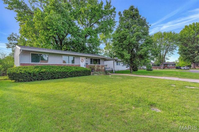 10 Garnier Court, Florissant, MO 63031
