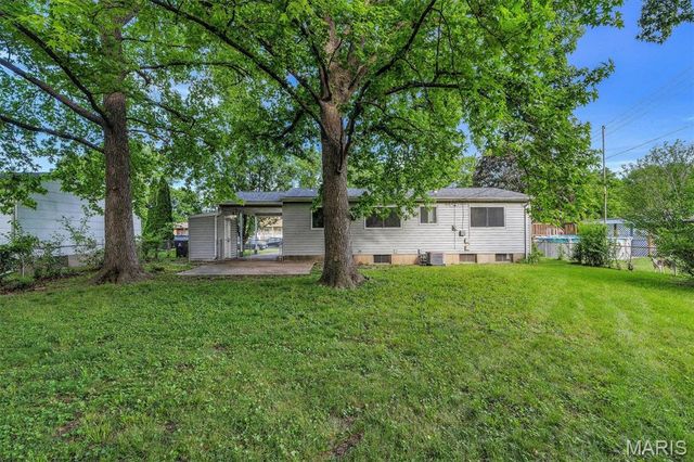 10 Garnier Court, Florissant, MO 63031