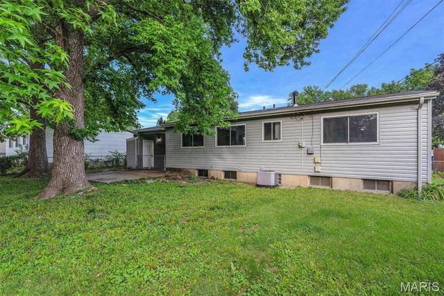 10 Garnier Court, Florissant, MO 63031