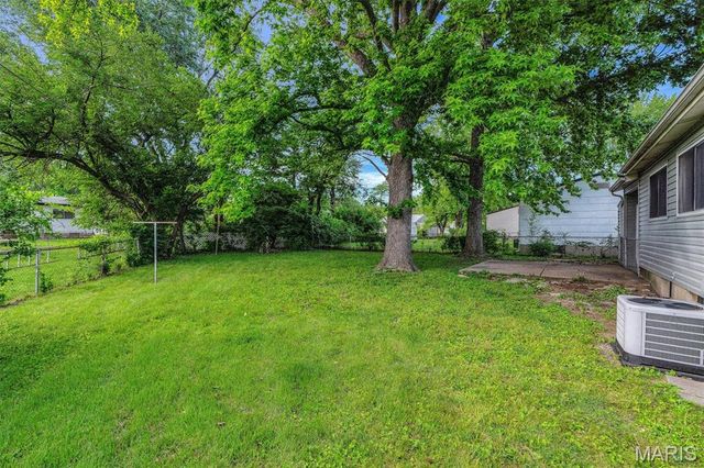 10 Garnier Court, Florissant, MO 63031