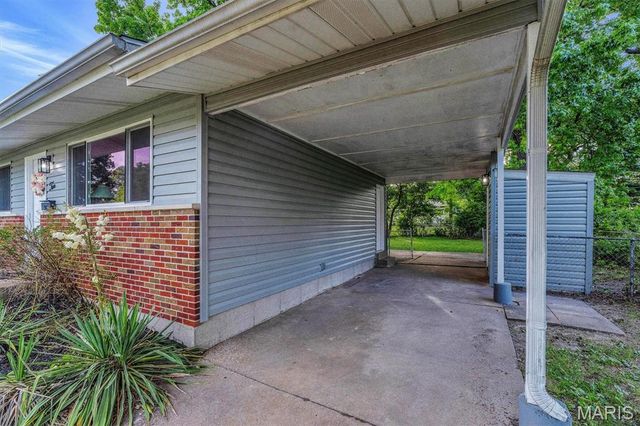 10 Garnier Court, Florissant, MO 63031