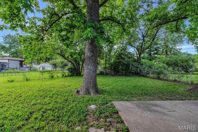 10 Garnier Court, Florissant, MO 63031