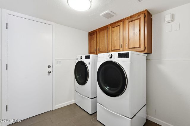 933 E LEEWARD Lane, Tempe, AZ 85283