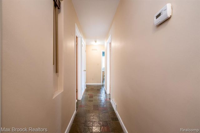 138 S Cranbrook Cross Road, Bloomfield Hills, MI 48301