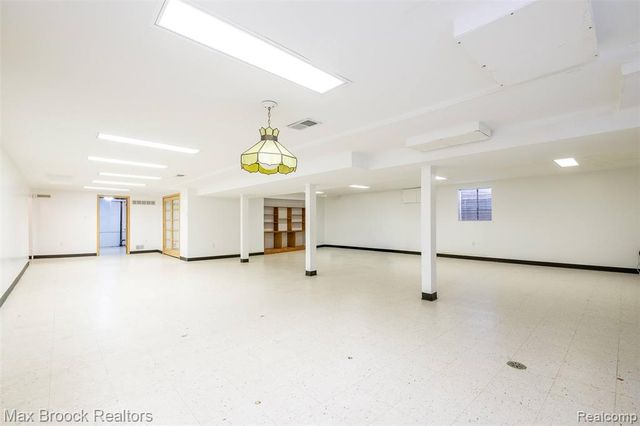 138 S Cranbrook Cross Road, Bloomfield Hills, MI 48301