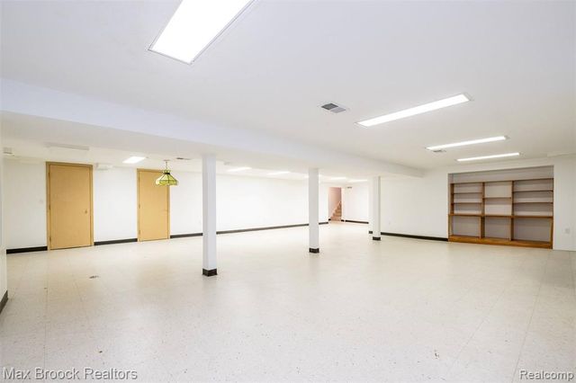 138 S Cranbrook Cross Road, Bloomfield Hills, MI 48301