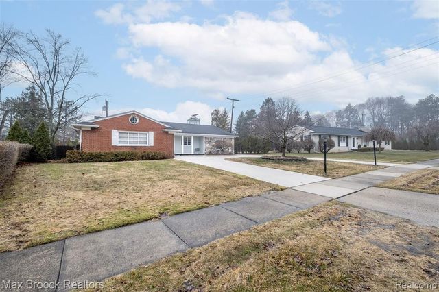 138 S Cranbrook Cross Road, Bloomfield Hills, MI 48301