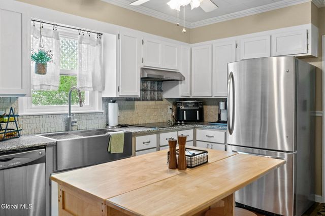 1524 Avenue A, Watervliet, NY 12189
