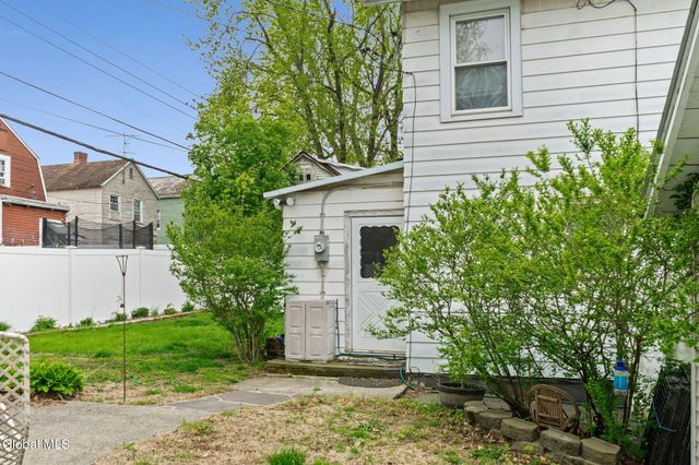 1524 Avenue A, Watervliet, NY 12189