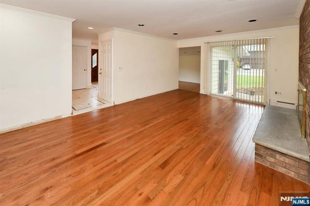 22 Gloria Drive, Allendale, NJ 07401