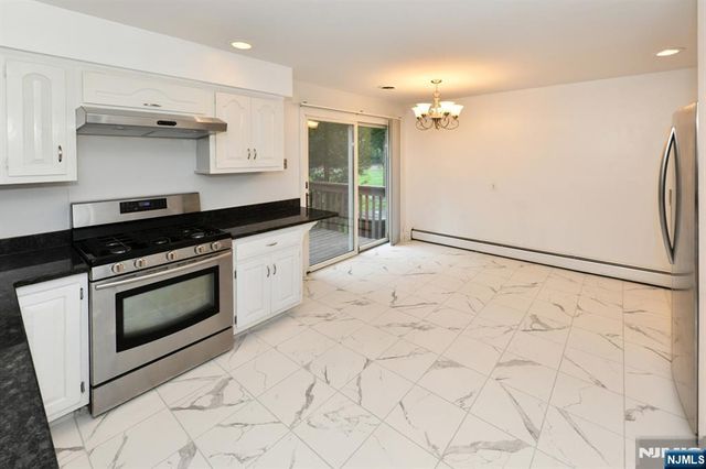 22 Gloria Drive, Allendale, NJ 07401