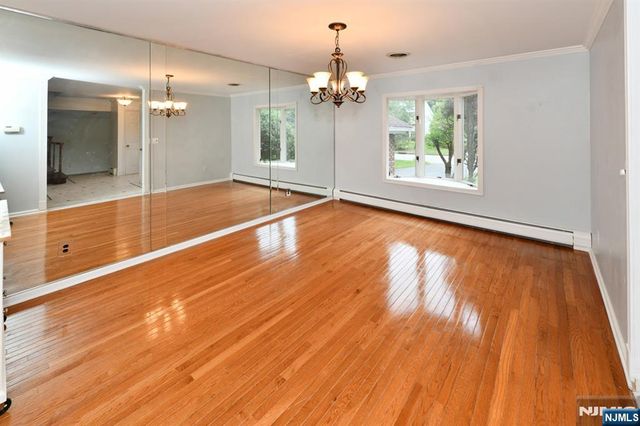 22 Gloria Drive, Allendale, NJ 07401