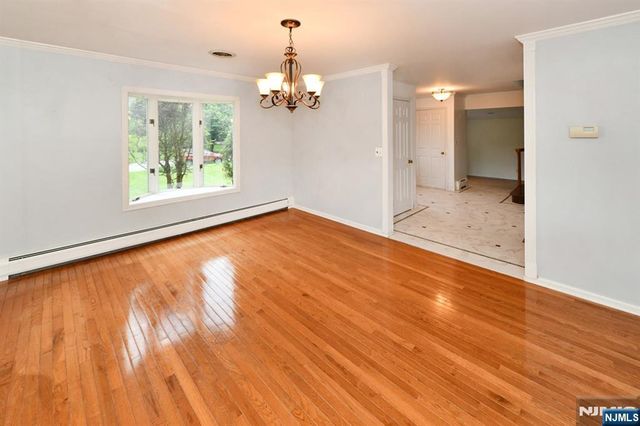 22 Gloria Drive, Allendale, NJ 07401