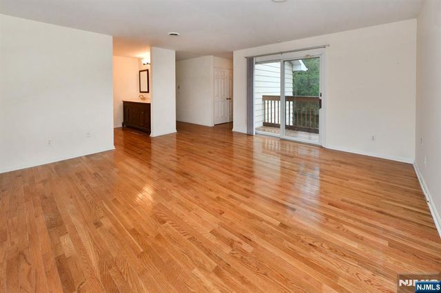 22 Gloria Drive, Allendale, NJ 07401